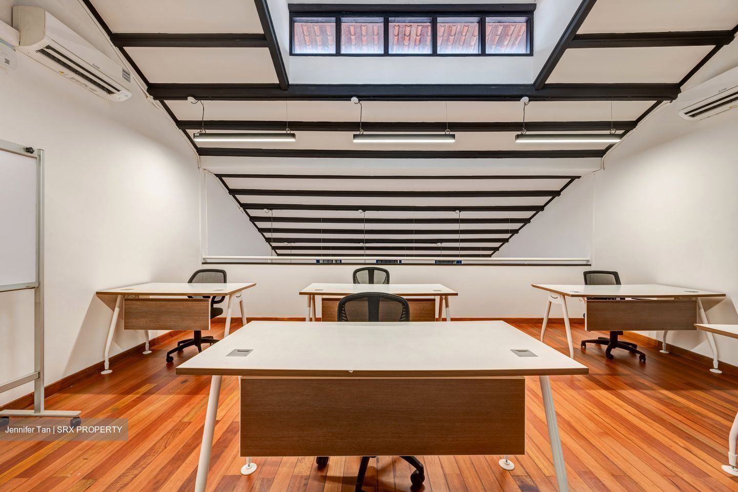 Club Street (D1), Office #610687321